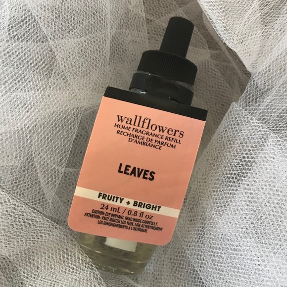🌻FREE WITH 12$+ PURCHASE!! NWT Leaves Wallflower - Picture 1 of 4